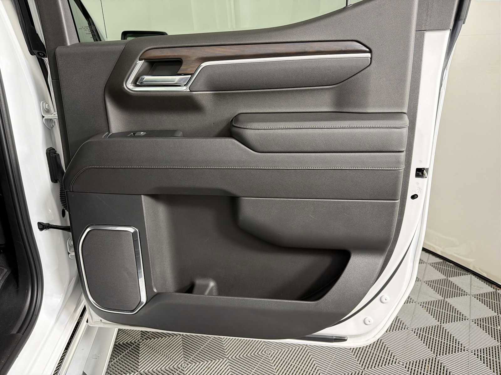 Certified 2023 GMC Sierra 1500 SLT w/ SLT Premium Package AWD/4WD image 14