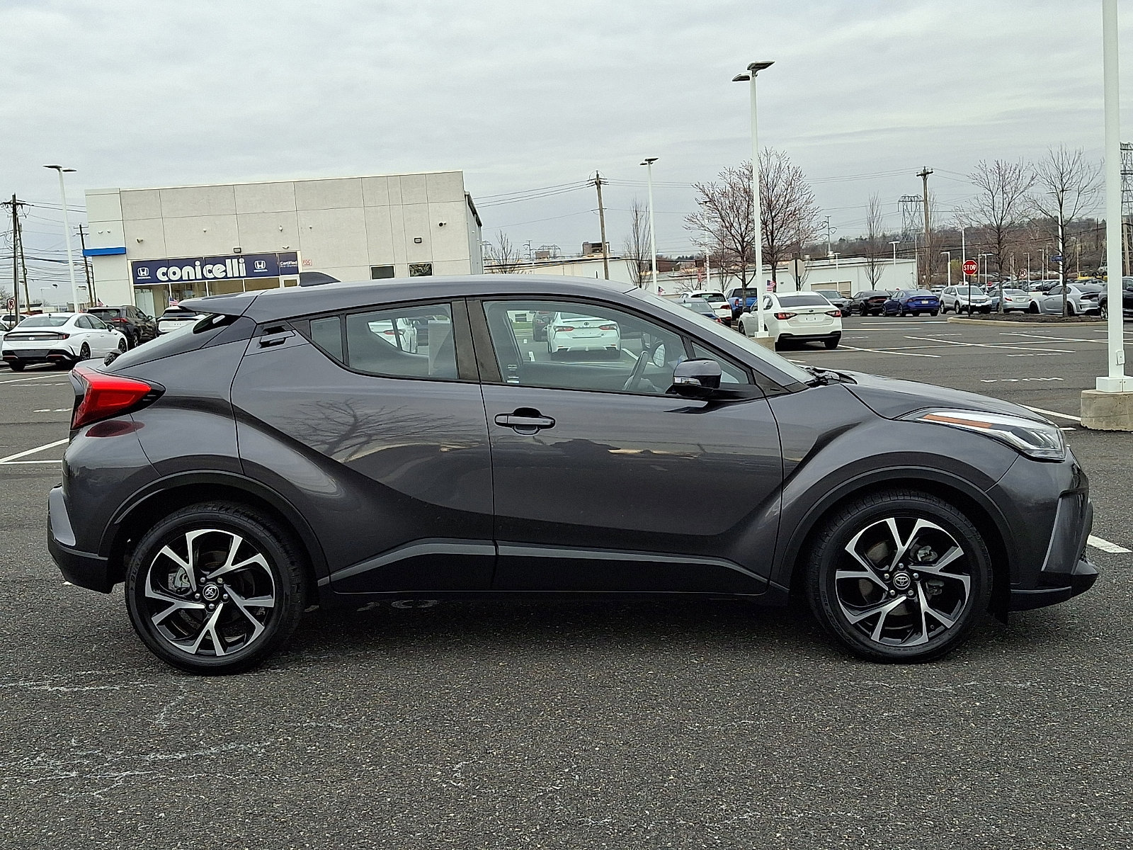 Used 2022 Toyota C-HR XLE image 7