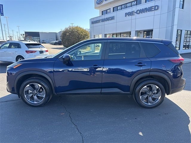 Used 2025 Nissan Rogue SV image 2