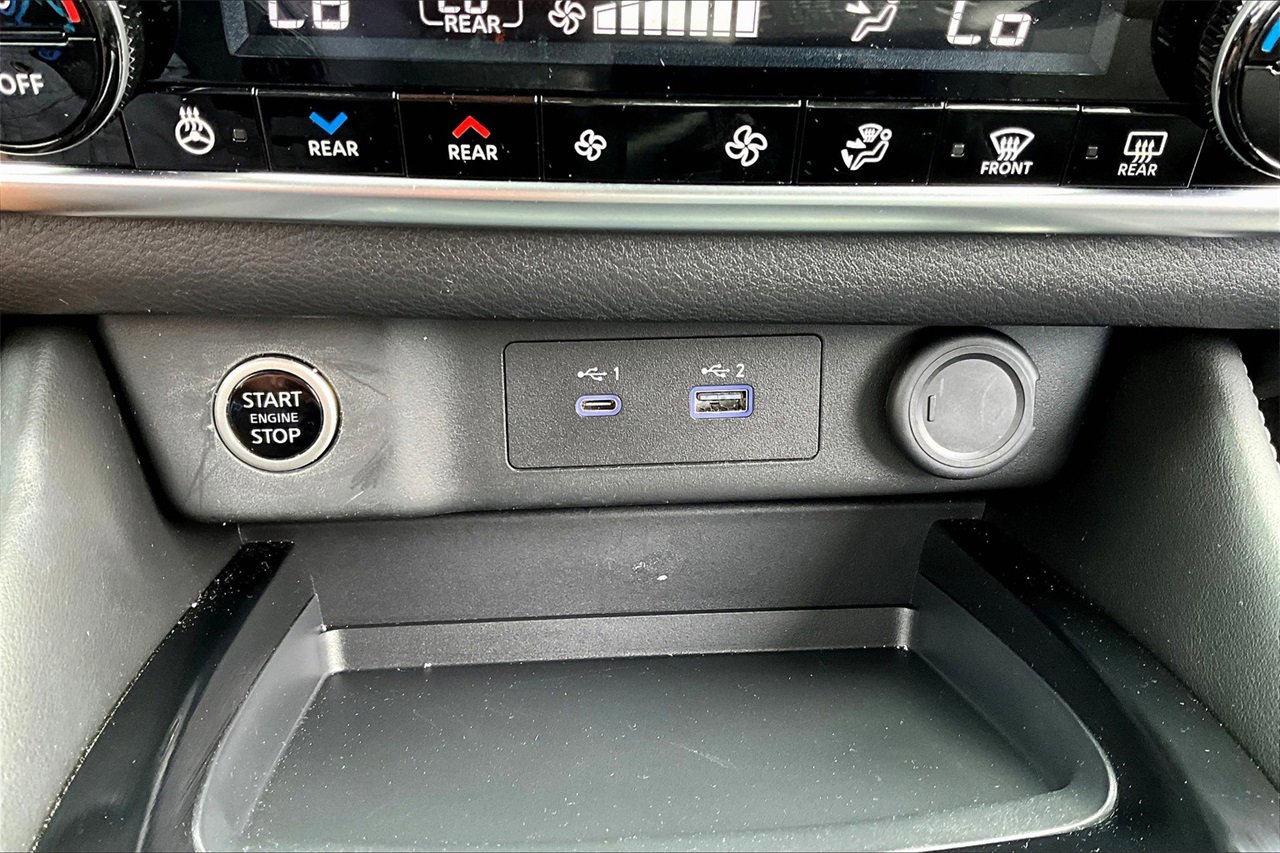 Used 2023 Nissan Rogue SL w/ SL Premium Package image 16