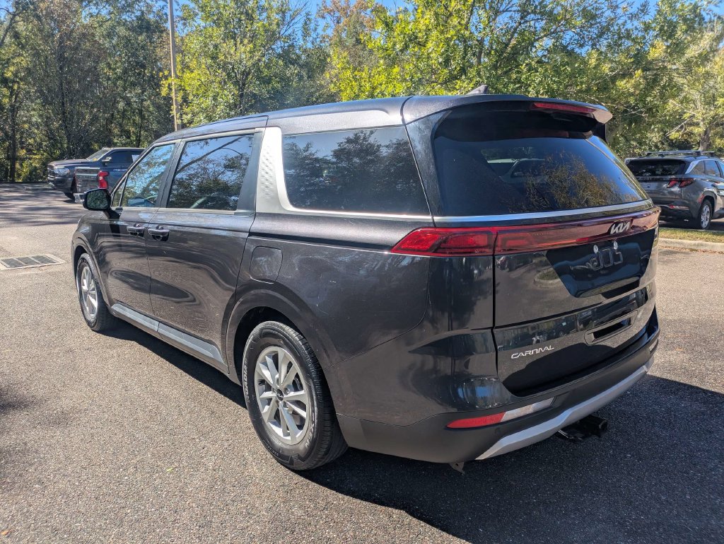 Used 2023 Kia Carnival LX FWD image 6