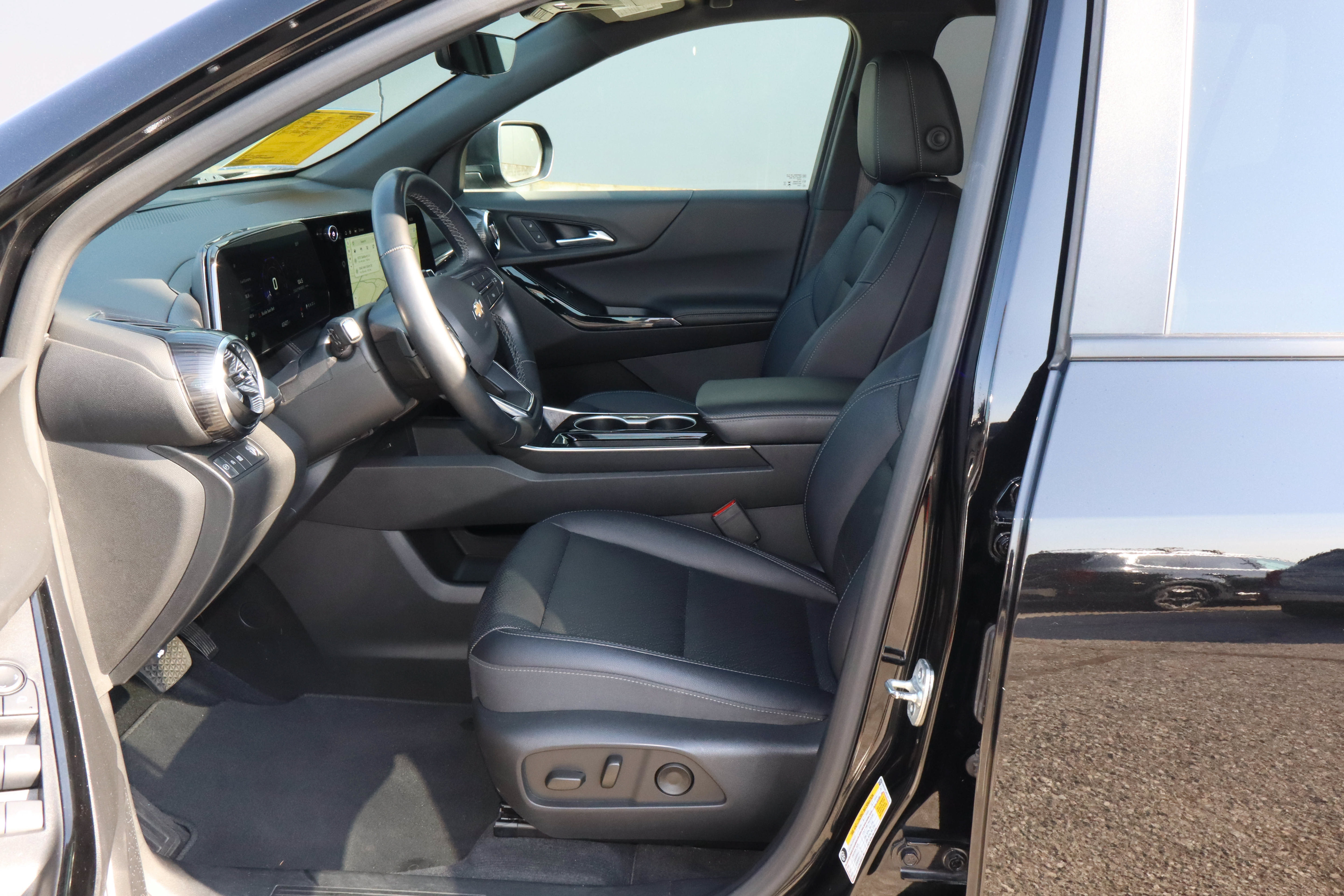 Used 2025 Chevrolet Equinox LT w/ Convenience Package II FWD image 7