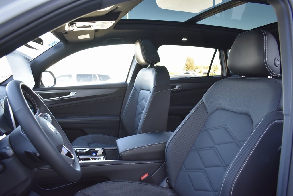 Certified 2025 Volkswagen Atlas Cross Sport SE image 8