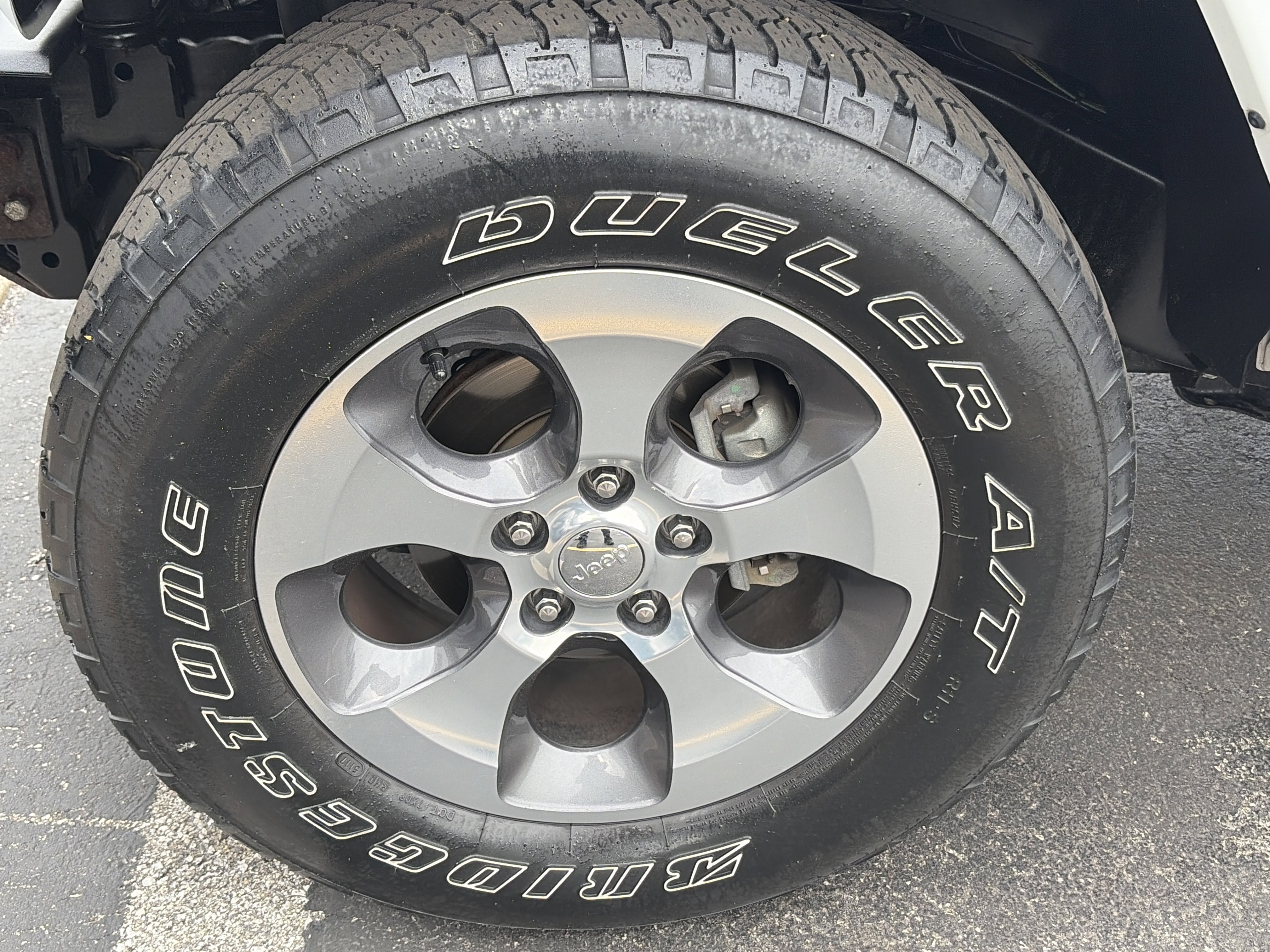 Used 2018 Jeep Wrangler Unlimited Sahara AWD/4WD image 13