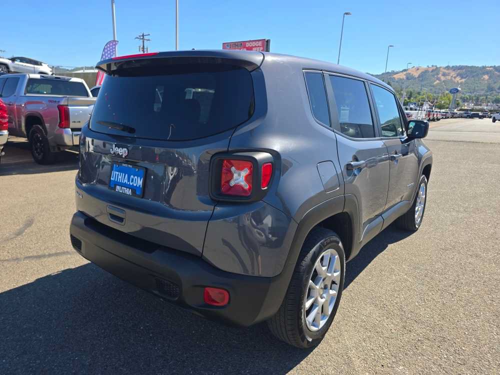 Used 2023 Jeep Renegade Latitude AWD/4WD image 5
