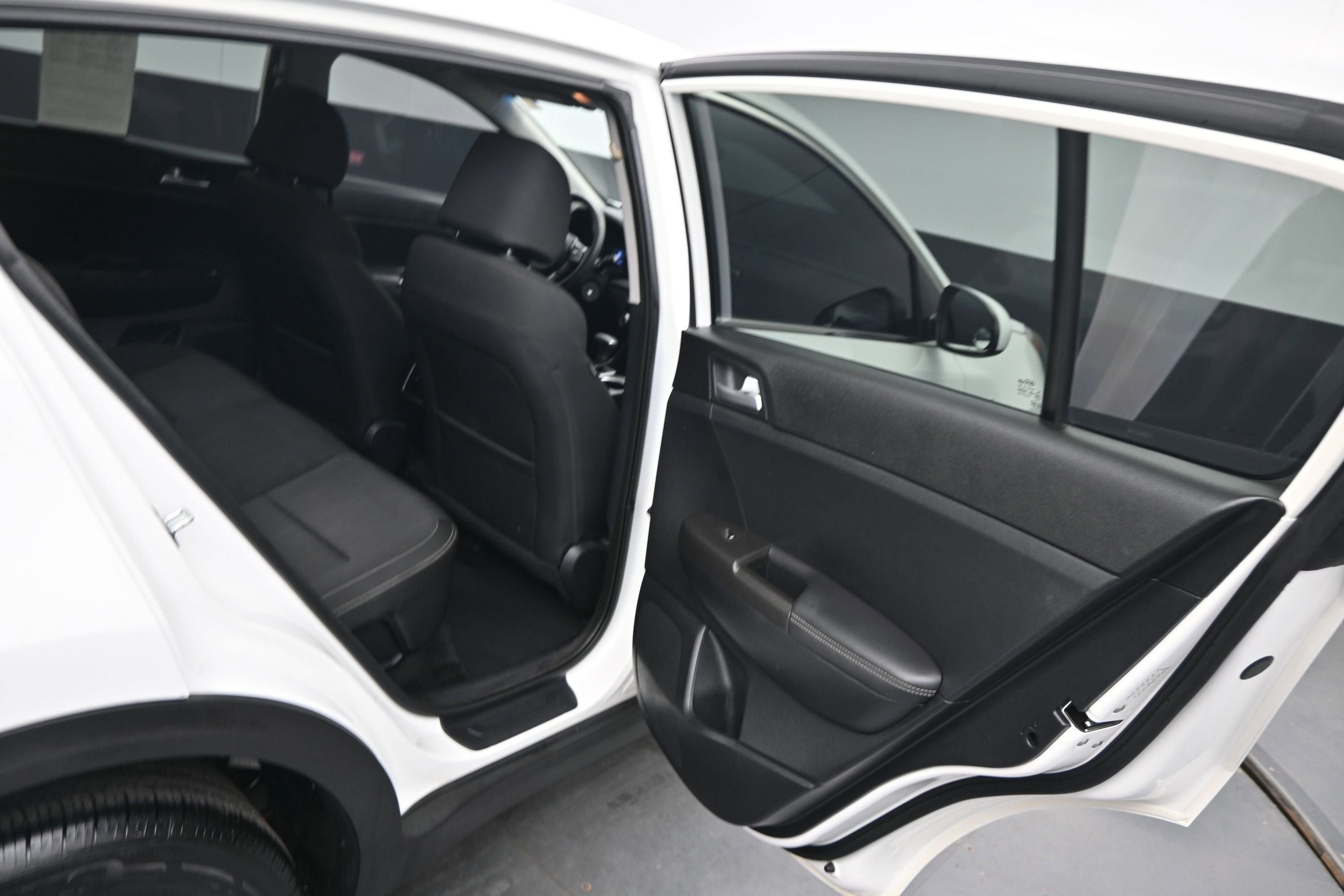 Used 2020 Kia Sportage LX AWD/4WD image 10
