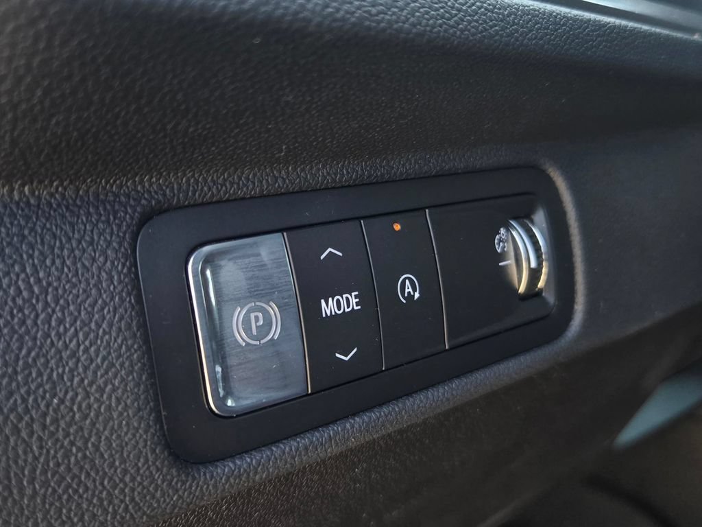 Used 2026 Chevrolet Traverse LT FWD image 13