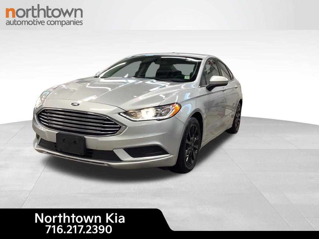 Used 2017 Ford Fusion SE w/ Fusion SE Technology Package FWD image 1