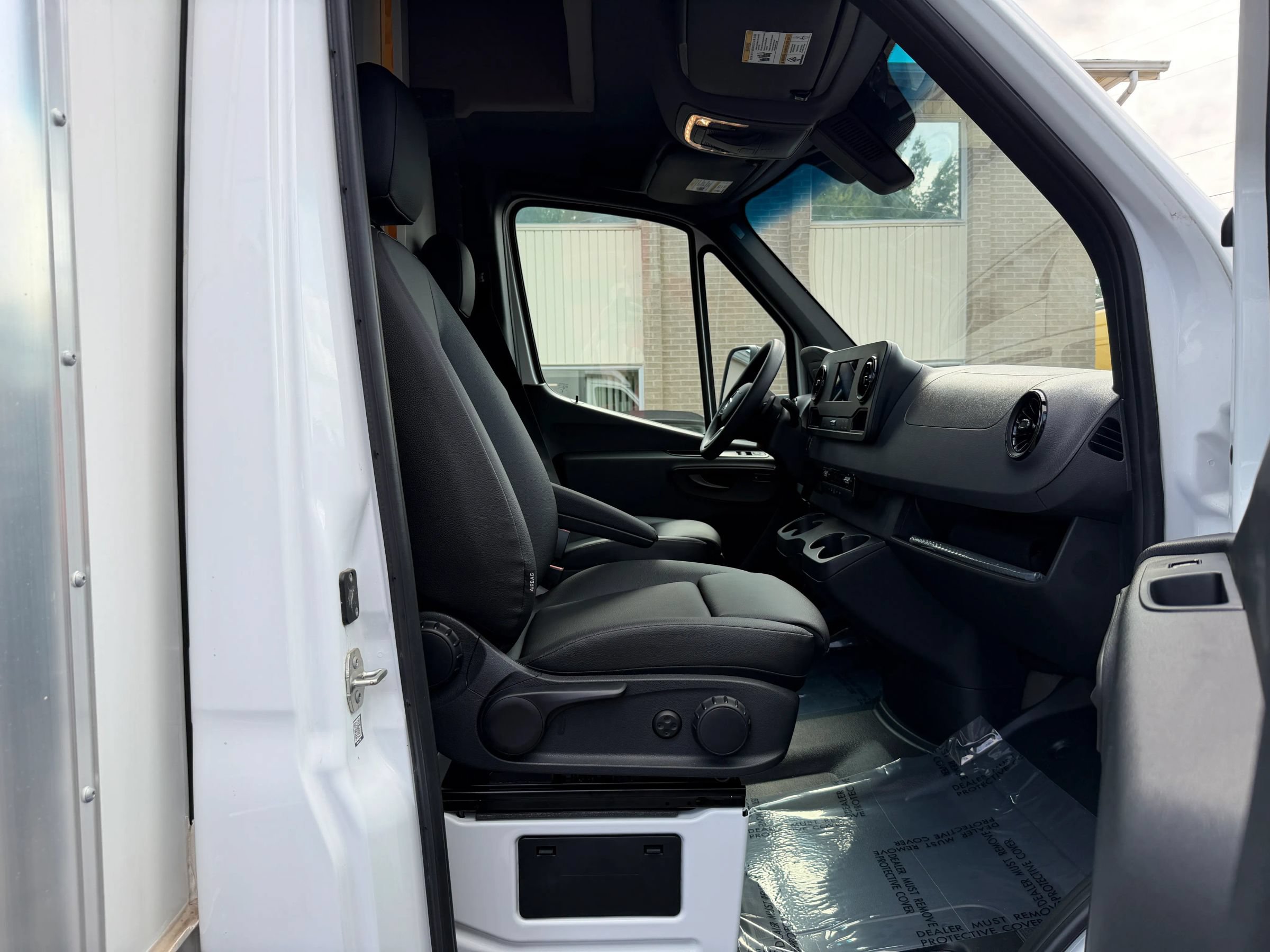 Used 2024 Mercedes-Benz Sprinter 3500 image 21