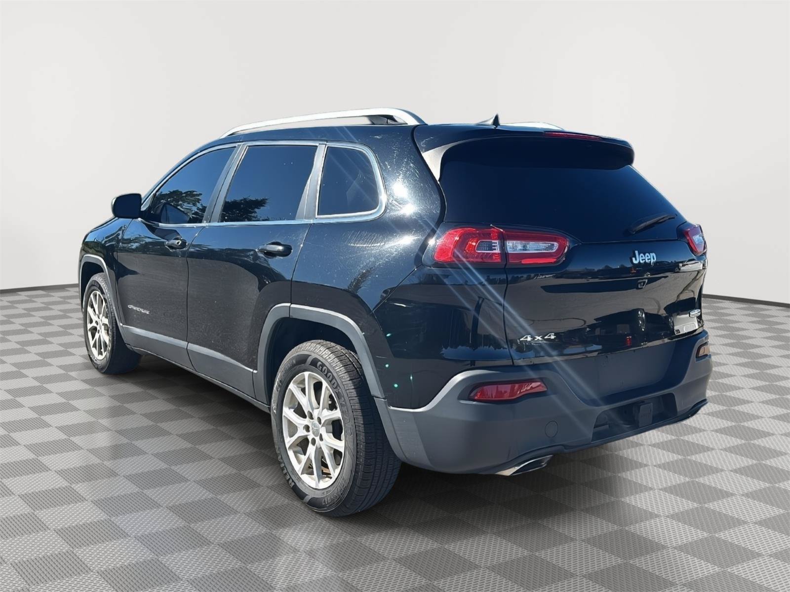 Used 2017 Jeep Cherokee Latitude w/ Trailer Tow Group AWD/4WD image 24
