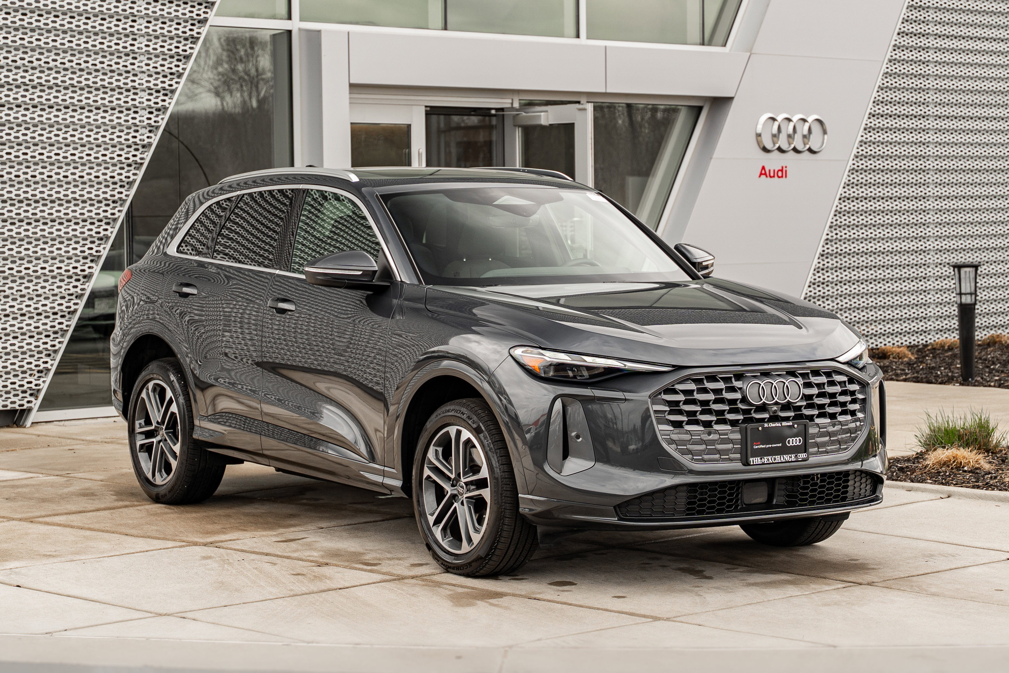 Certified 2025 Audi Q5 Premium w/ Convenience Package image 2