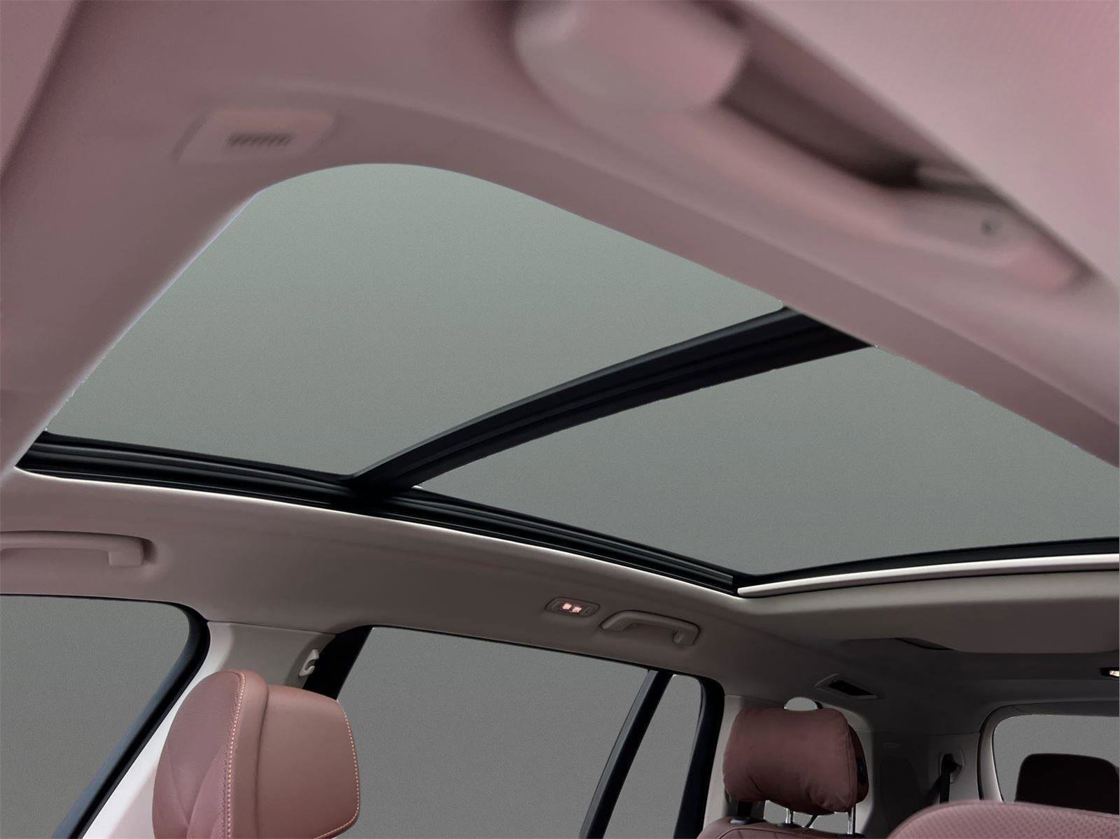 Used 2025 BMW X7 xDrive40i w/ Premium Package image 33