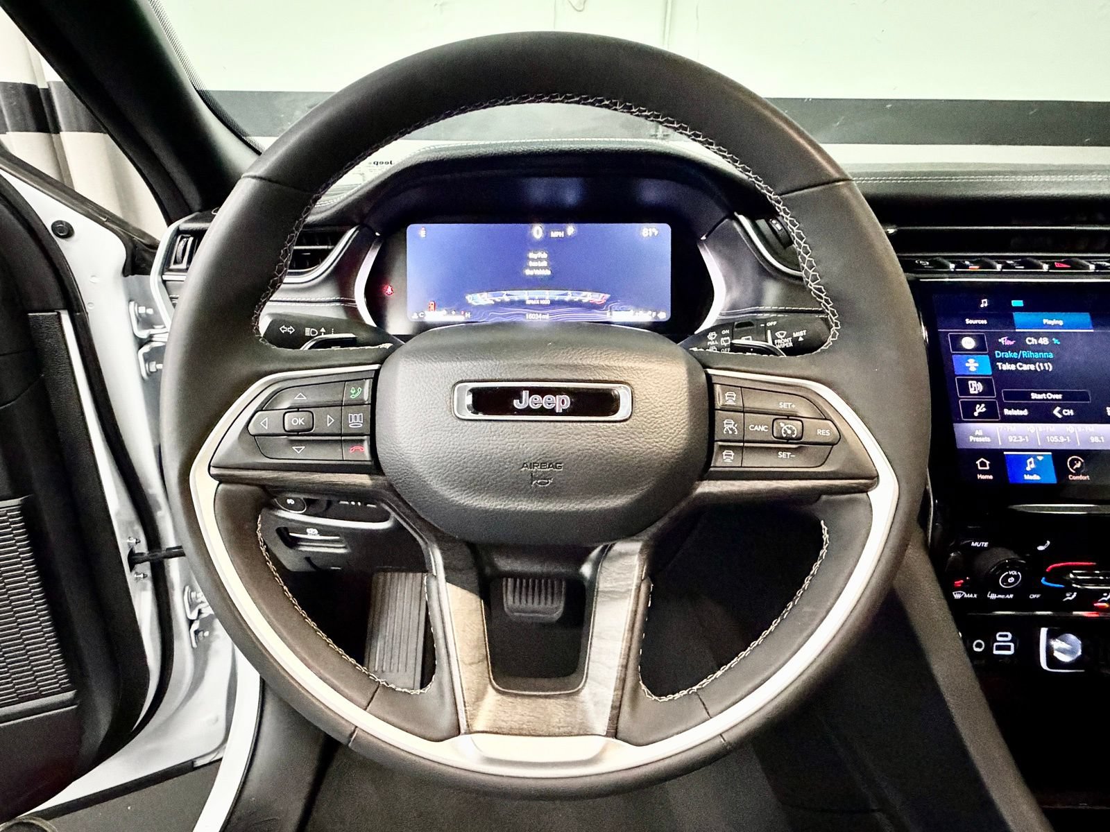 Used 2024 Jeep Grand Cherokee Limited RWD image 26