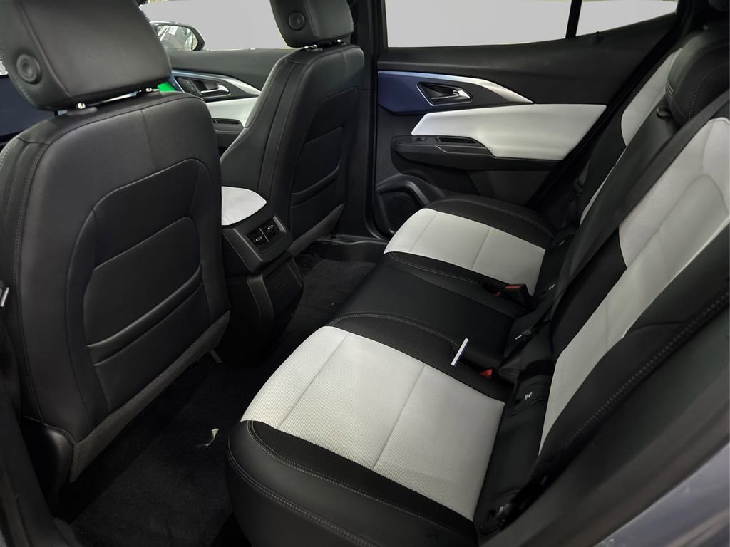 Used 2025 Chevrolet Equinox EV LT image 10