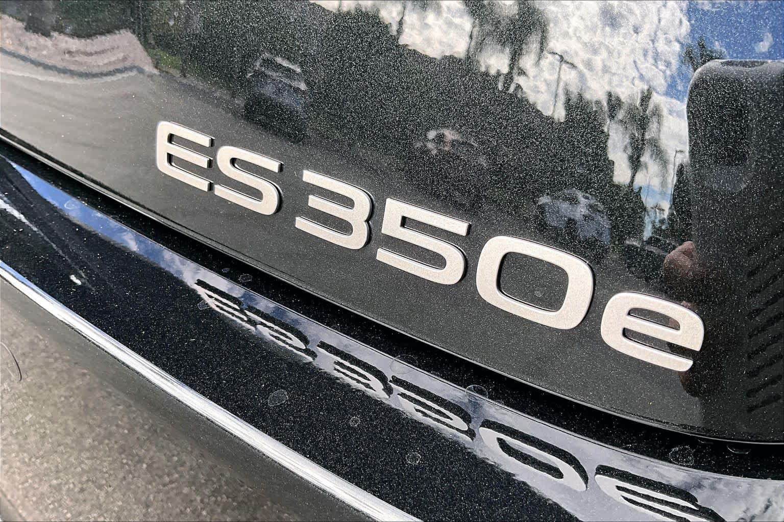 New 2026 Lexus ES 350e w/ Convenience Package FWD image 8