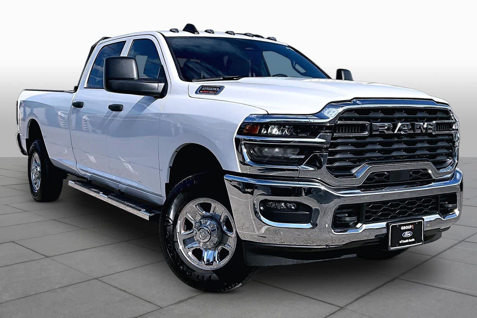 Used 2026 RAM 2500 Tradesman w/ Chrome Appearance Group AWD/4WD image 3