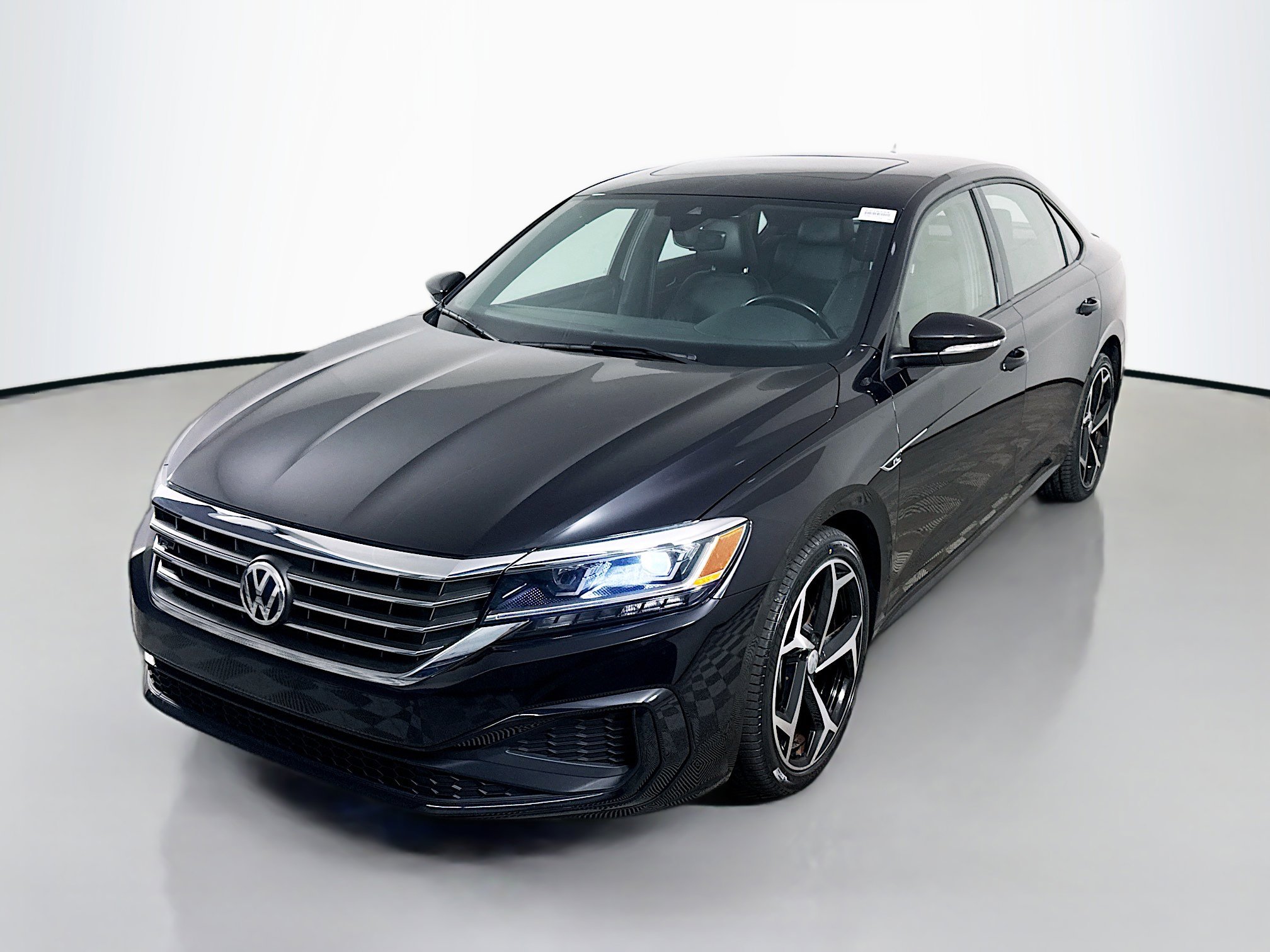 Used 2021 Volkswagen Passat 2.0T R-Line image 4