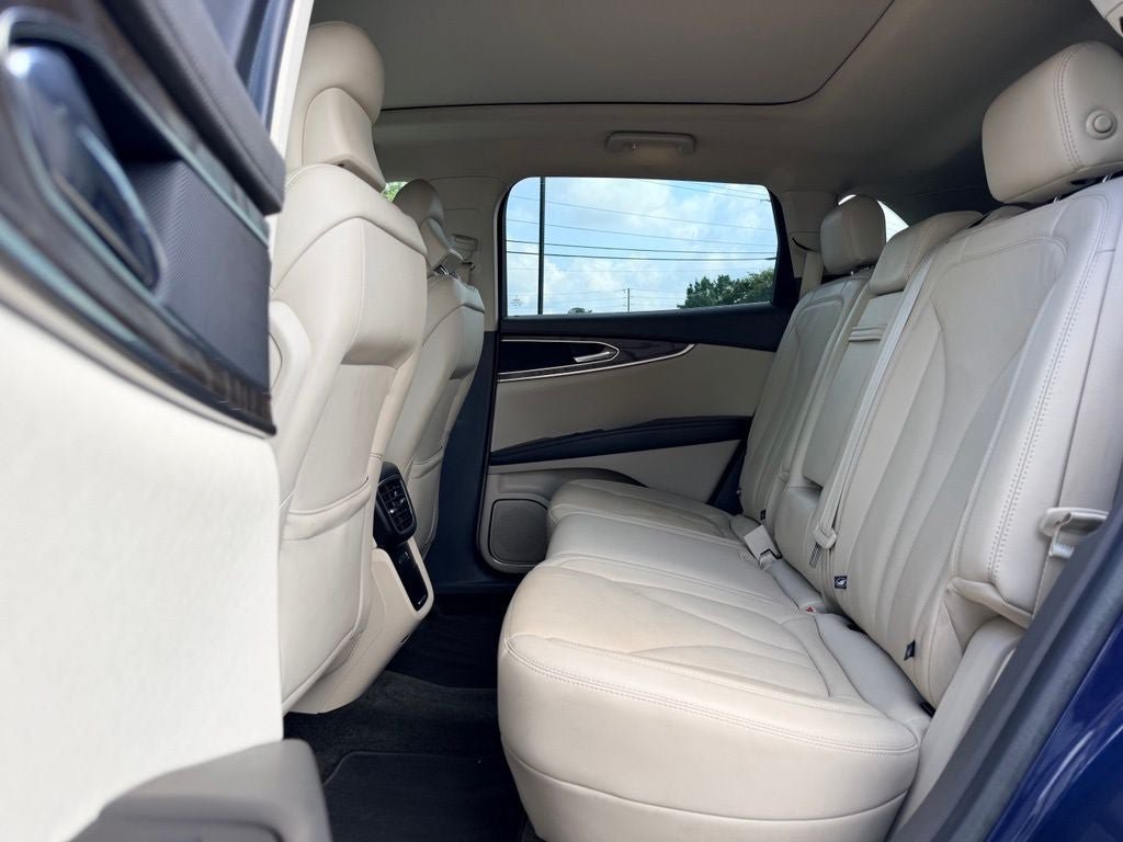 Used 2018 Lincoln MKX Reserve w/ Driver Assistance Package FWD image 16