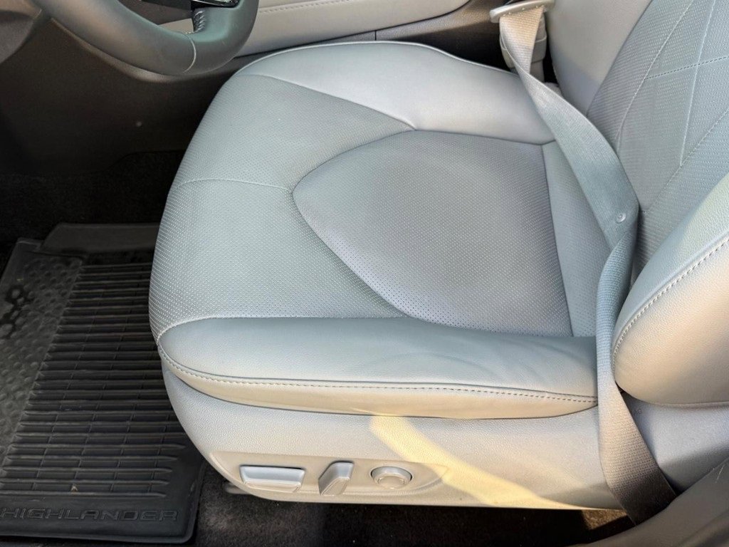 Certified 2025 Toyota Highlander Platinum image 20
