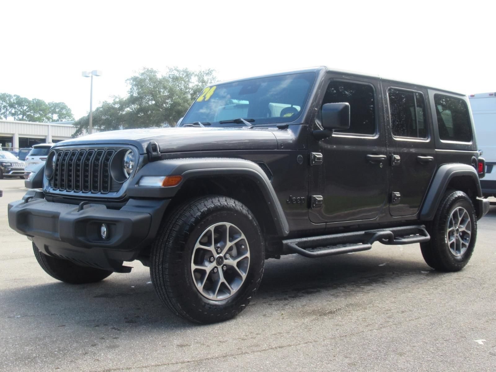 Used 2024 Jeep Wrangler Unlimited Sport AWD/4WD image 3