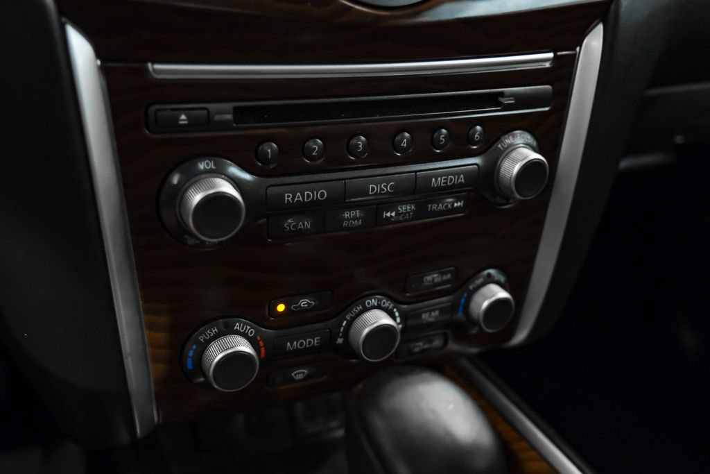 Used 2020 Nissan Pathfinder Platinum FWD image 31