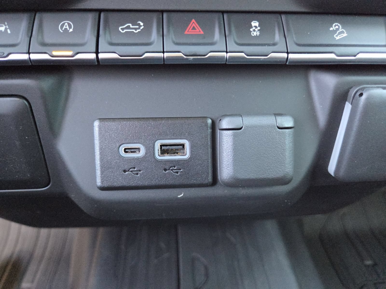 New 2026 GMC Sierra 1500 Pro w/ Graphite Edition AWD/4WD image 9