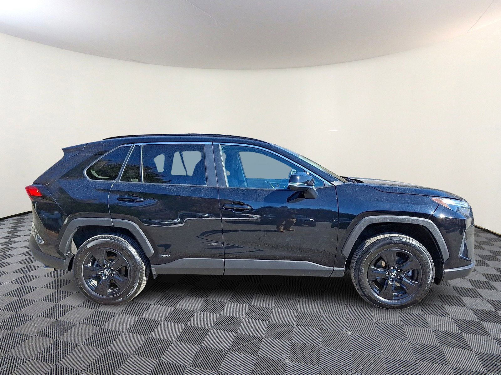 Used 2024 Toyota RAV4 XLE AWD/4WD image 7
