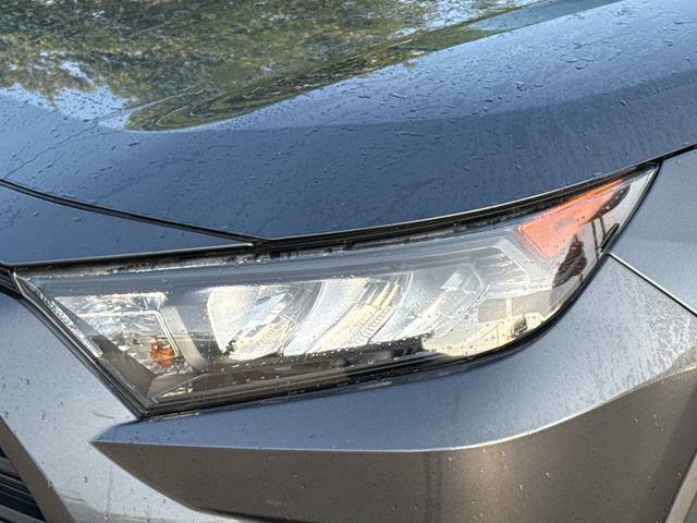 Used 2020 Toyota RAV4 LE FWD image 4