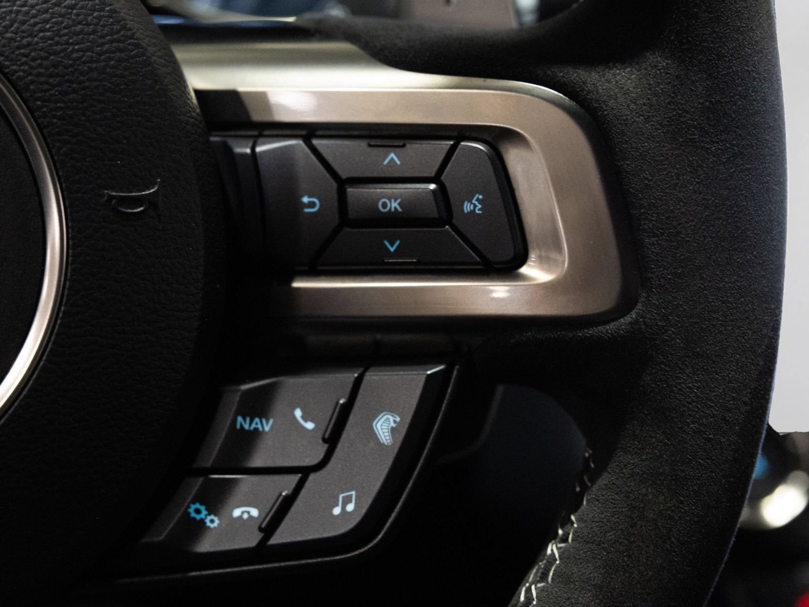 Used 2022 Ford Mustang Shelby GT500 w/ Technology Package RWD image 18