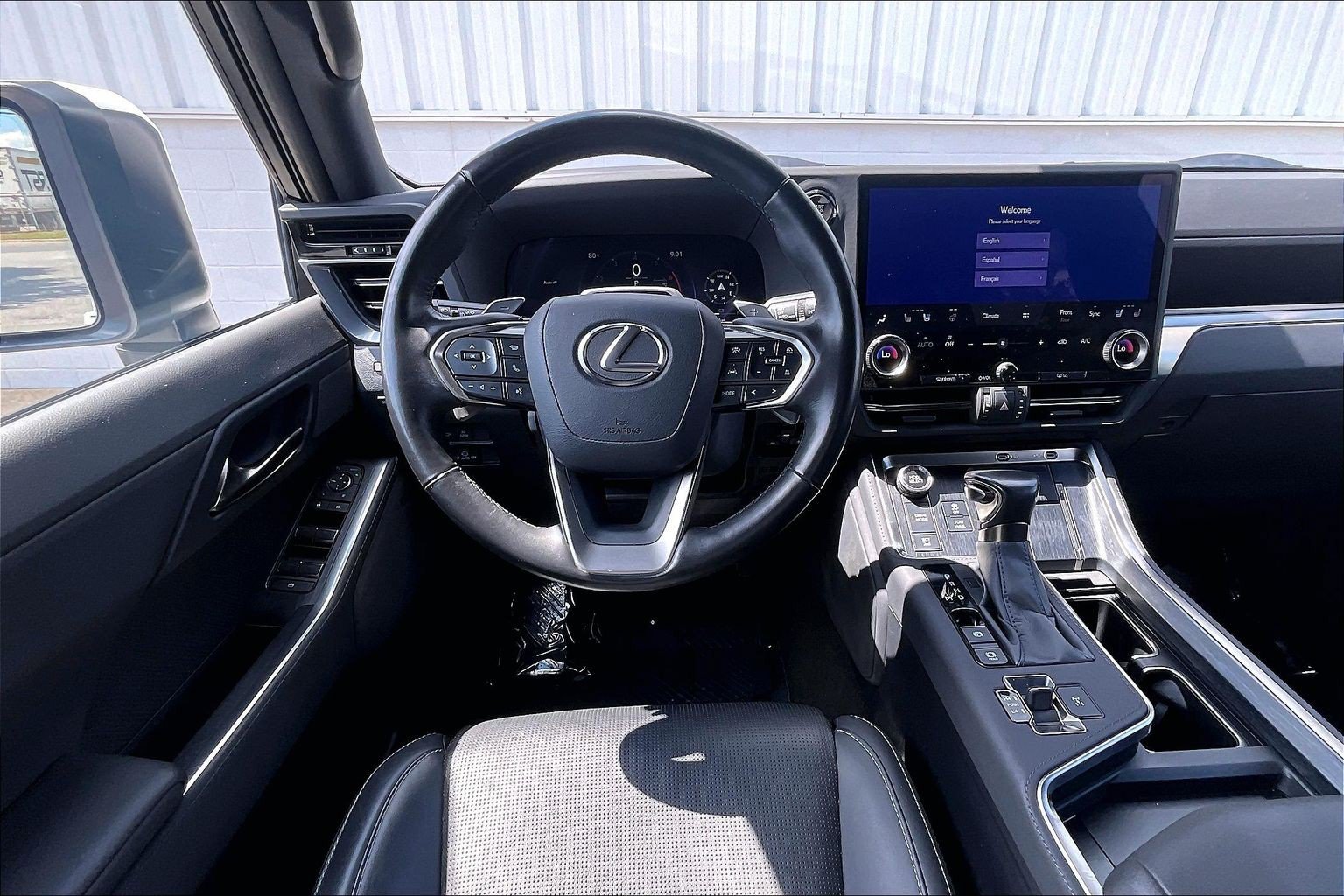 Used 2025 Lexus GX 550 w/ Accessory Package (2T) AWD/4WD image 6