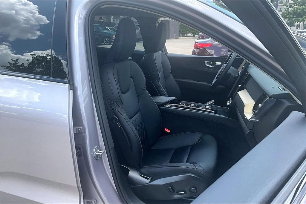 Used 2026 Volvo XC60 B5 Plus AWD/4WD image 10