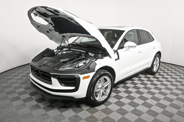 Used 2025 Porsche Macan image 33