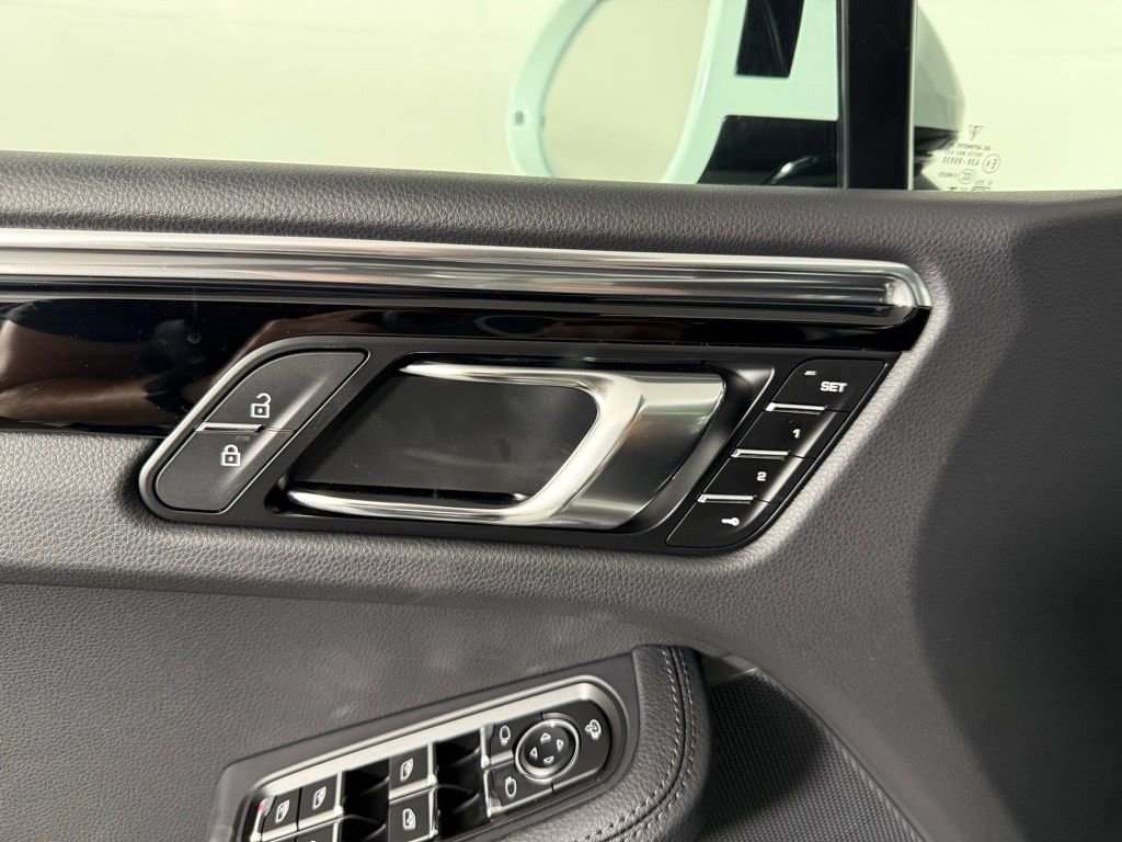 New 2026 Porsche Macan image 25