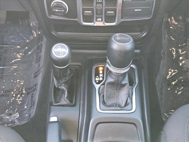 Used 2023 Jeep Gladiator Sport image 12