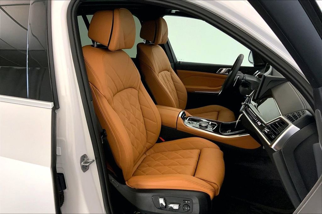 New 2026 BMW X5 xDrive50e w/ Climate Comfort Package image 7