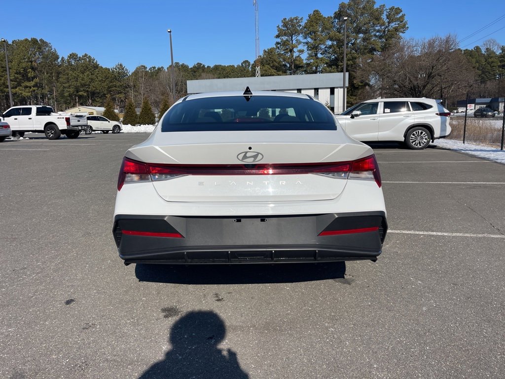 Used 2024 Hyundai Elantra SEL image 6