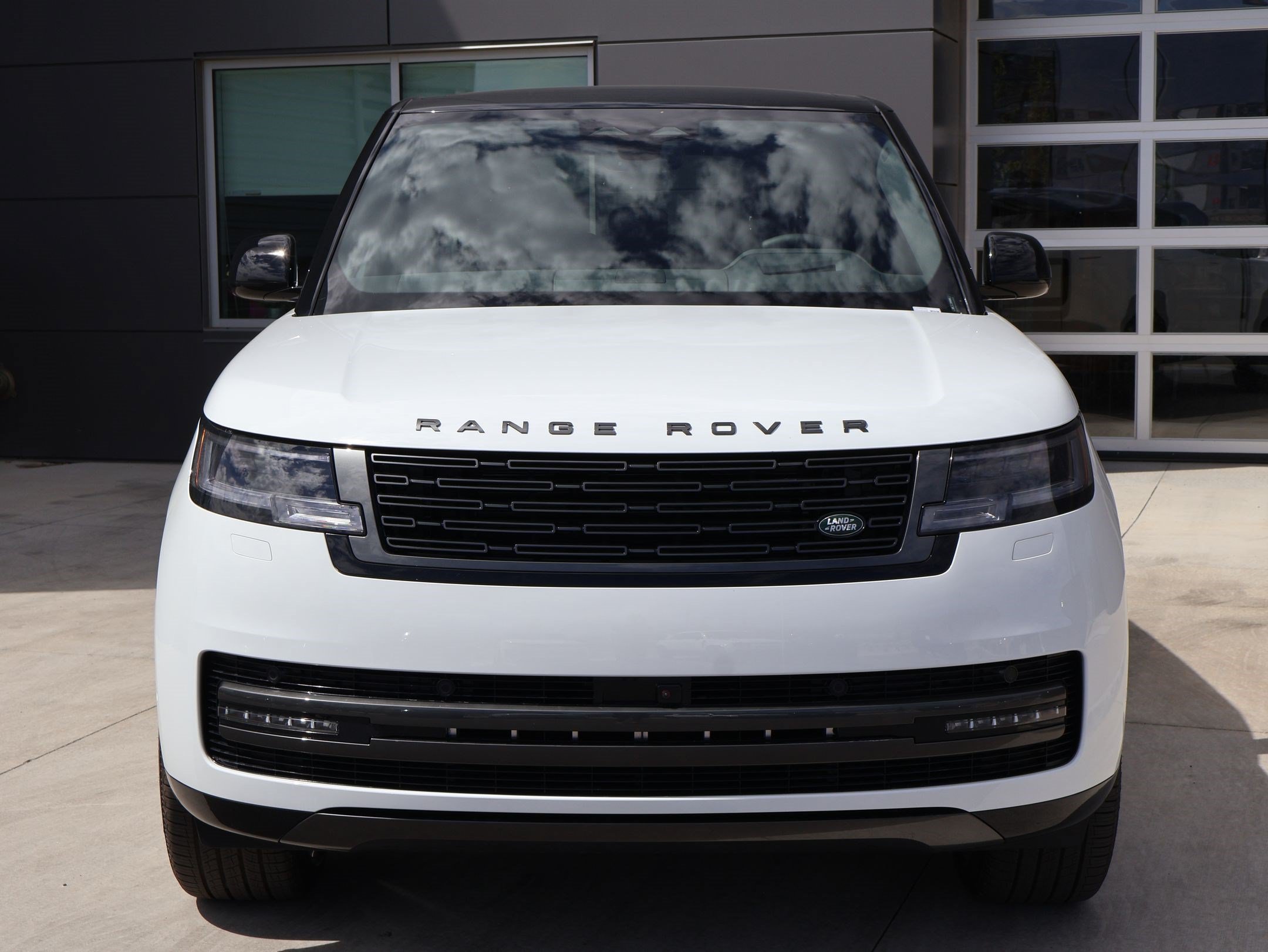 New 2026 Land Rover Range Rover SE AWD/4WD image 2
