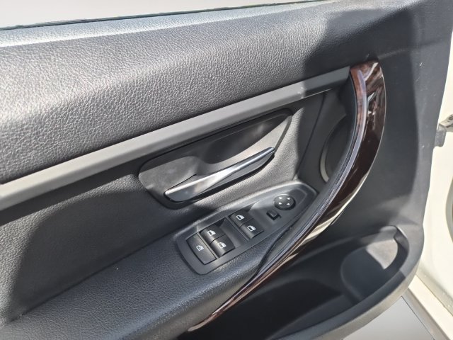 Used 2014 BMW 320i xDrive Sedan AWD/4WD image 10