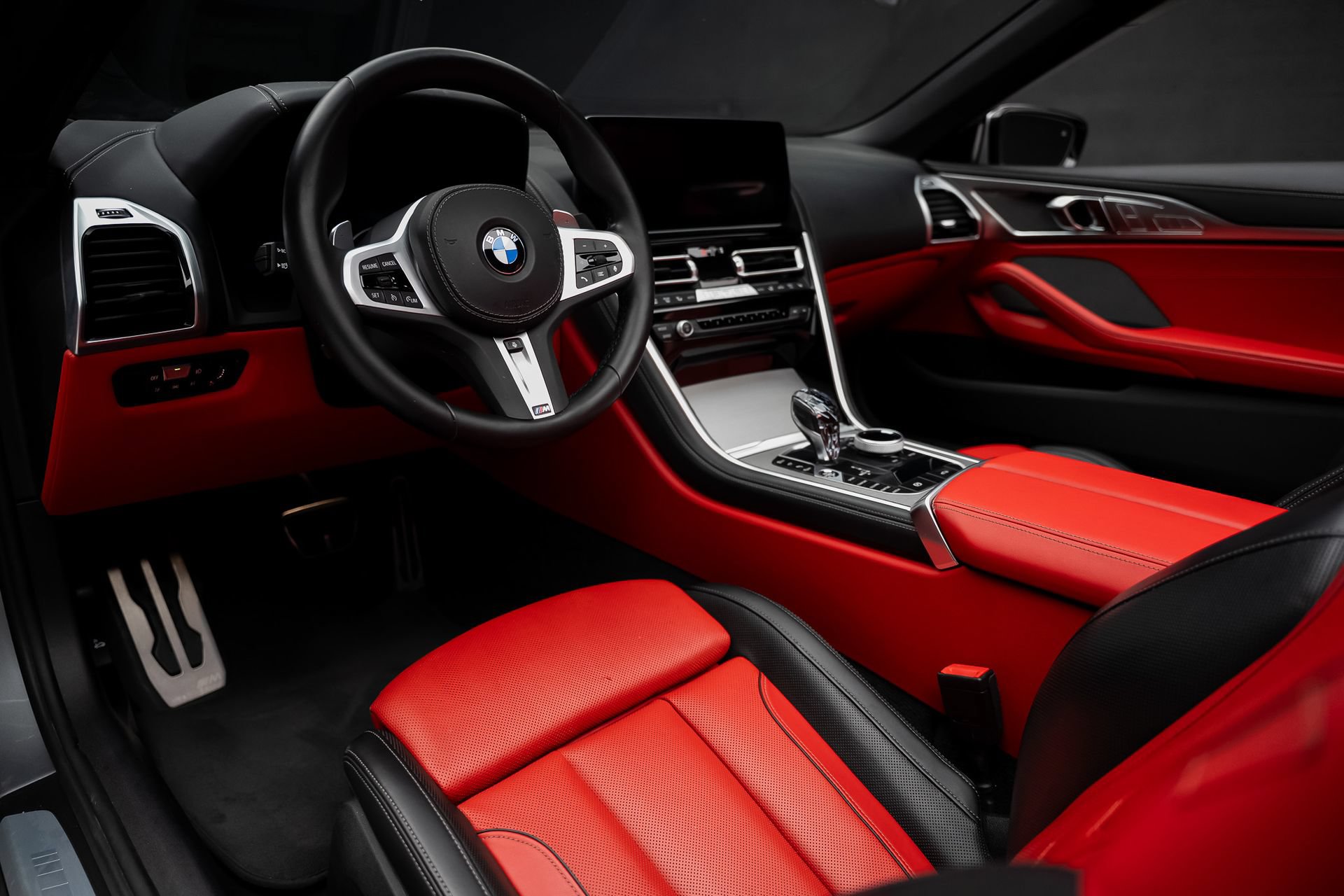 Used 2024 BMW 840i Convertible w/ M Sport Professional Package RWD image 2