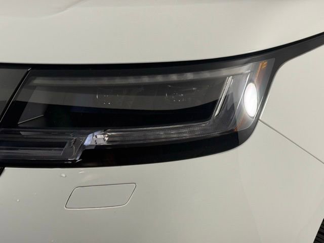Used 2024 Land Rover Range Rover SE image 12