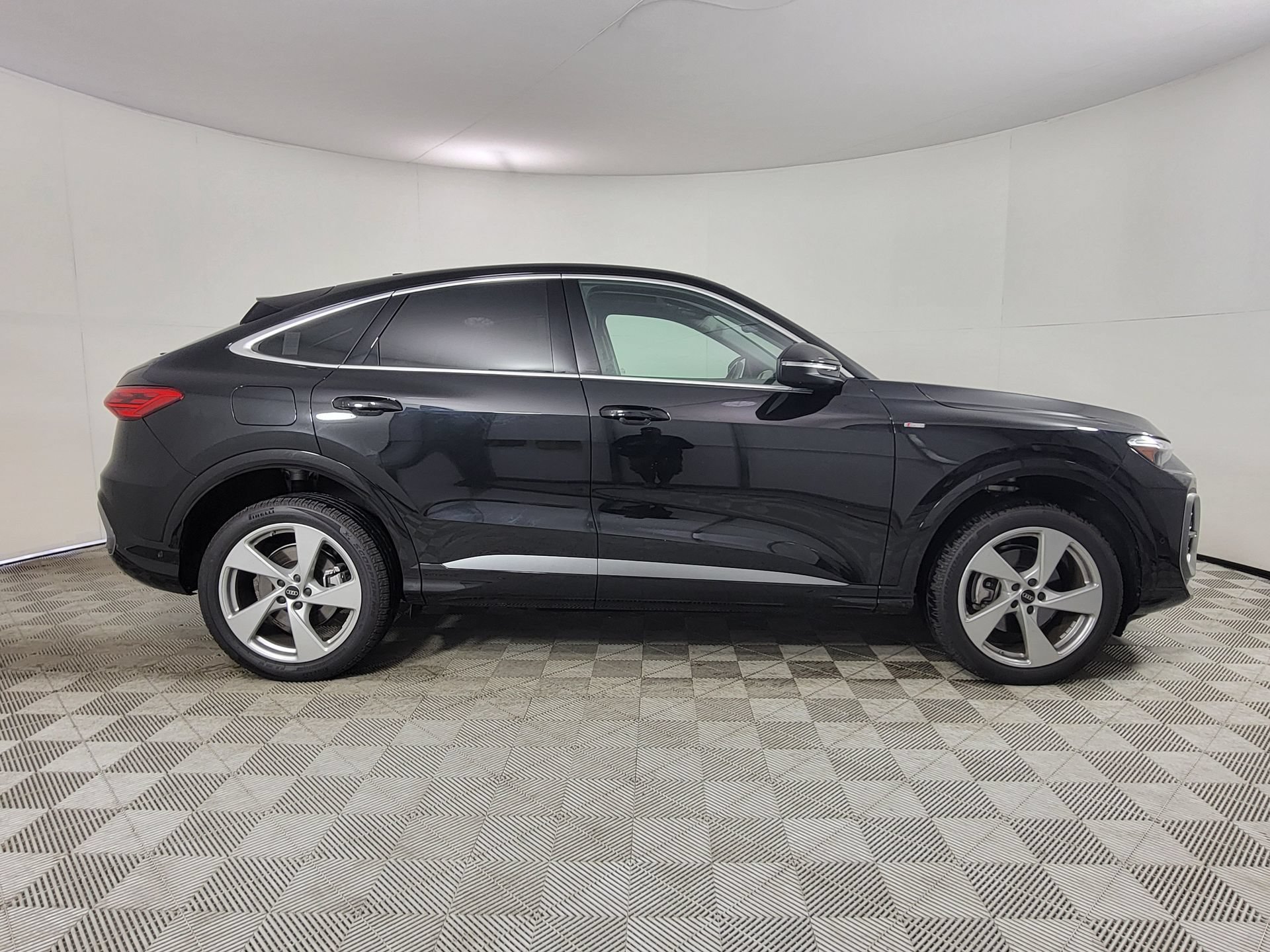 Used 2025 Audi Q5 Premium Plus AWD/4WD image 8