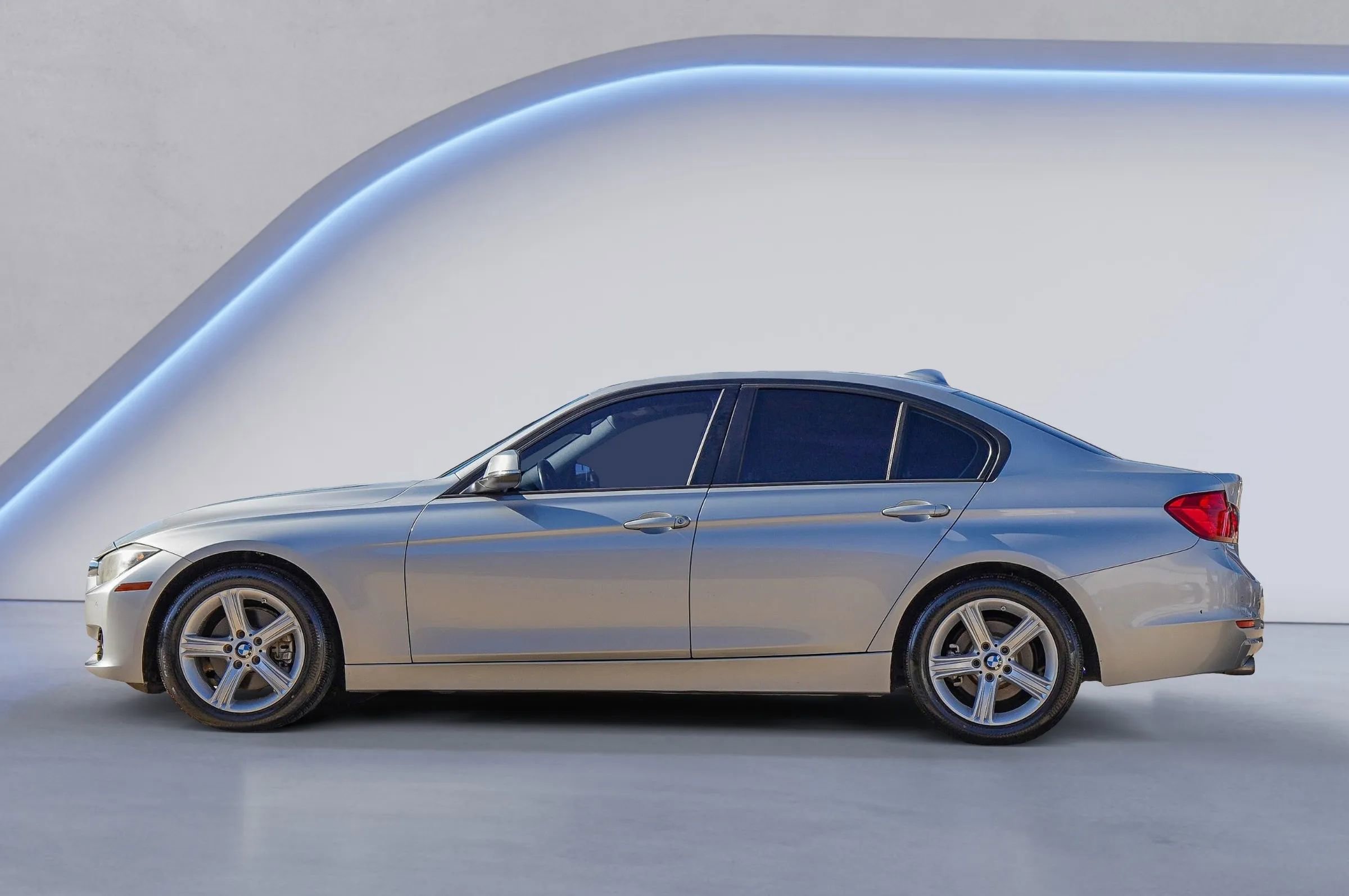 Used 2014 BMW 320i Sedan RWD image 16