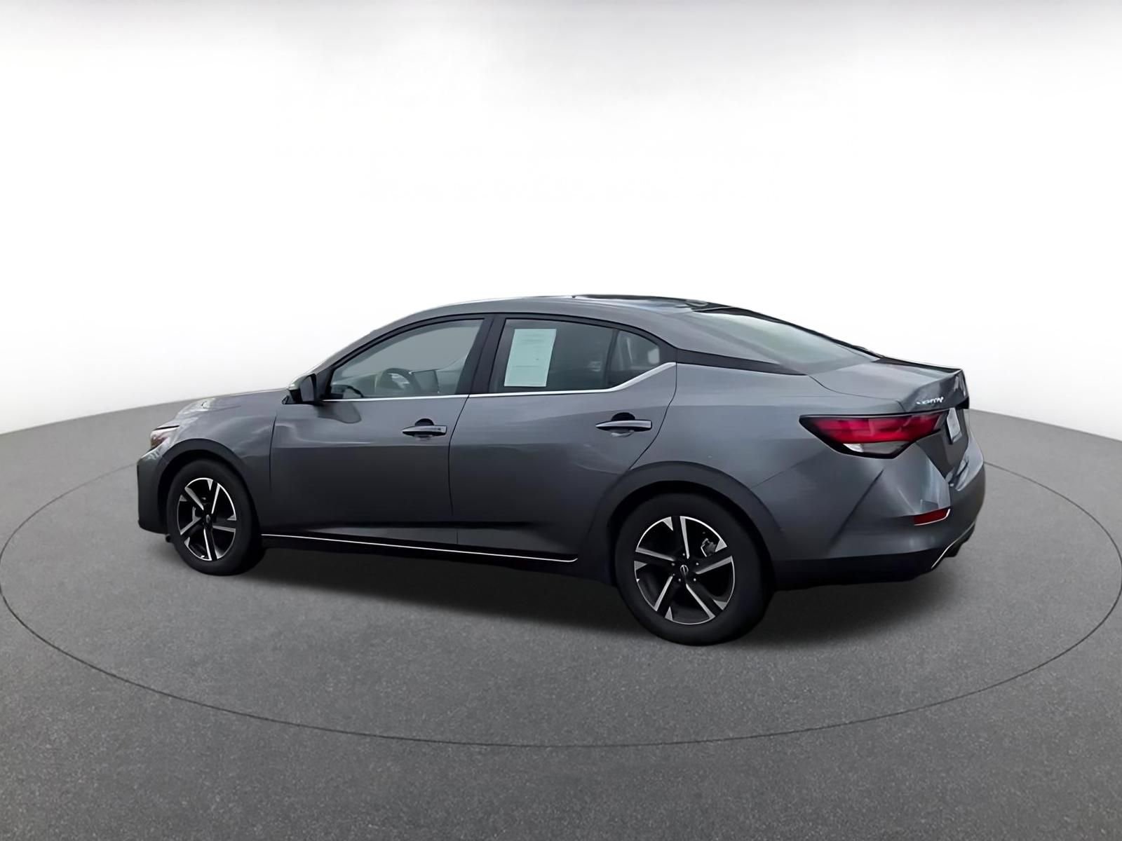 Used 2025 Nissan Sentra SV FWD image 9