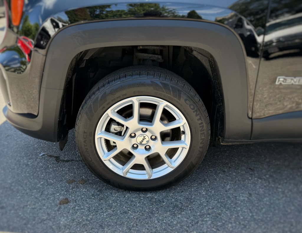 Used 2023 Jeep Renegade Latitude w/ Premium Group AWD/4WD image 18