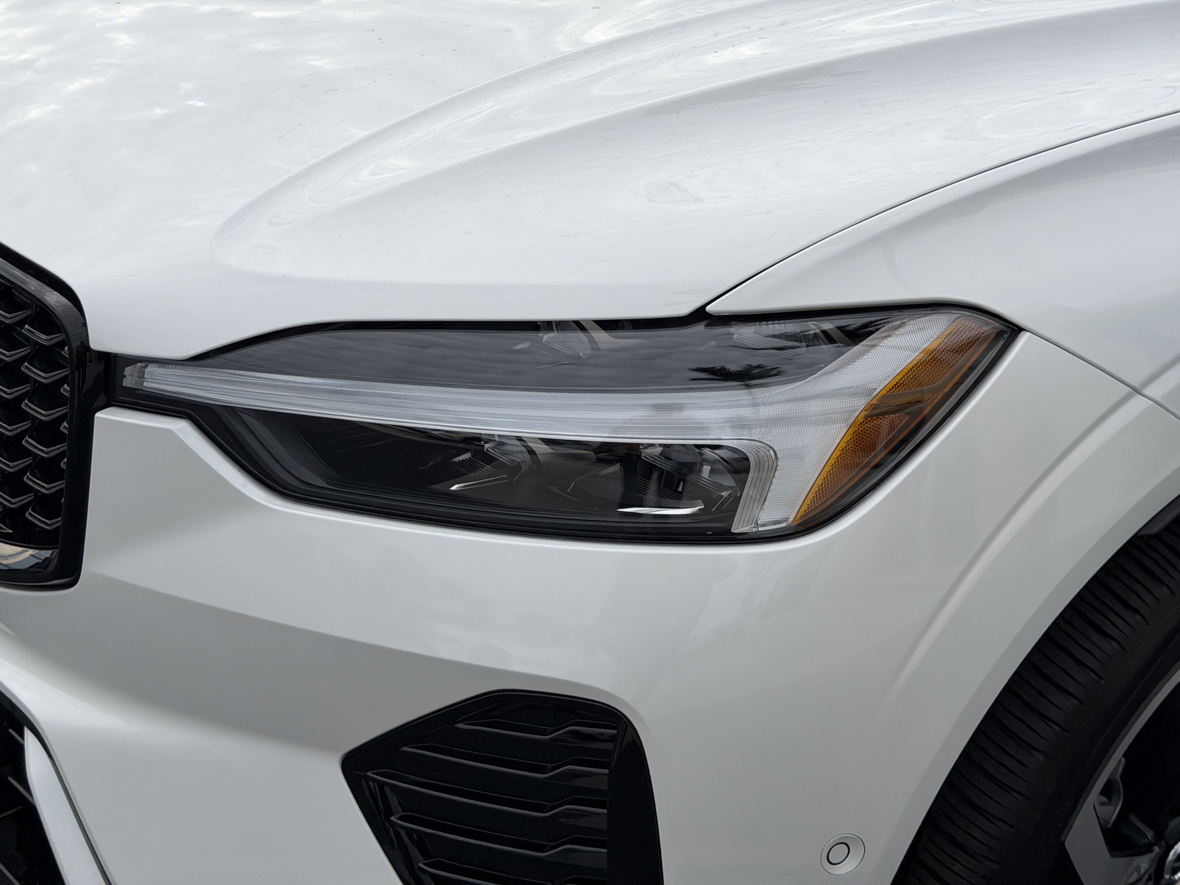 Certified 2025 Volvo XC60 T8 Ultra w/ Protection Package image 8