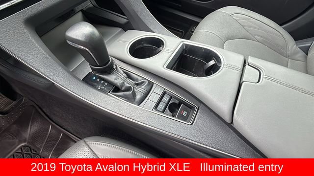 Used 2019 Toyota Avalon XLE image 14