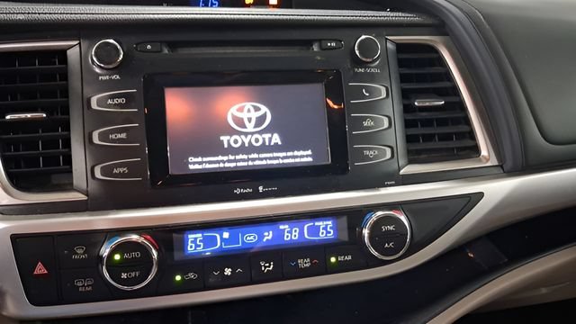 Used 2014 Toyota Highlander Plus AWD/4WD image 9