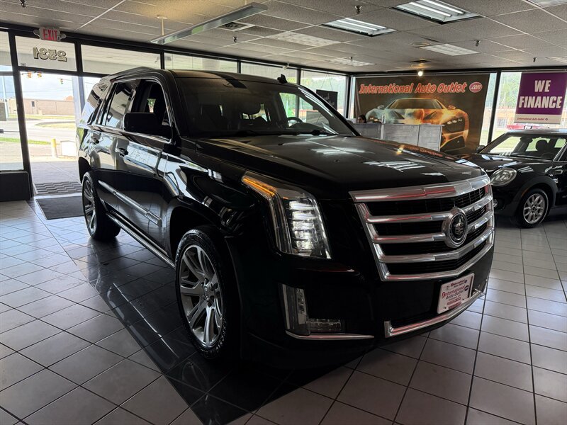 Used 2015 Cadillac Escalade Premium AWD/4WD image 4