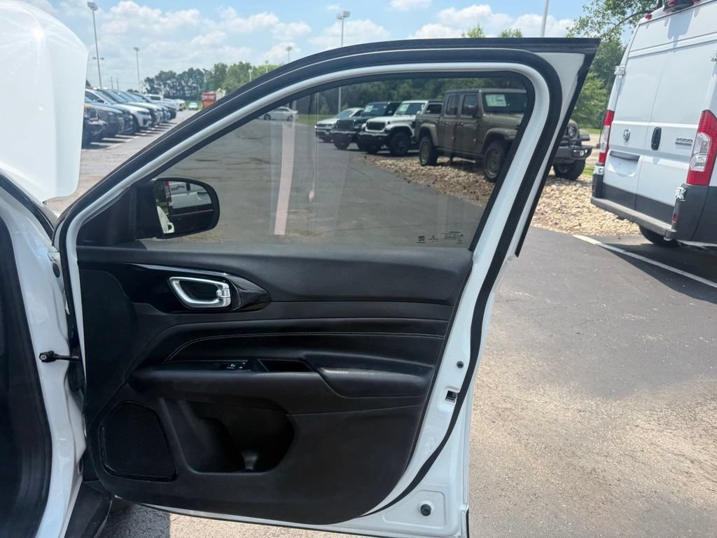 Certified 2022 Jeep Compass Latitude AWD/4WD image 51
