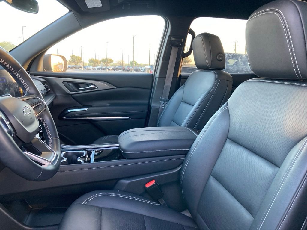 Used 2024 Chevrolet Traverse LT w/ Midnight/Sport Edition image 10
